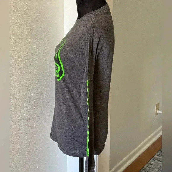 Real Tree Grey Long Sleeve w/ Neon Green Graphic T-Shirt - Picture 4 of 4